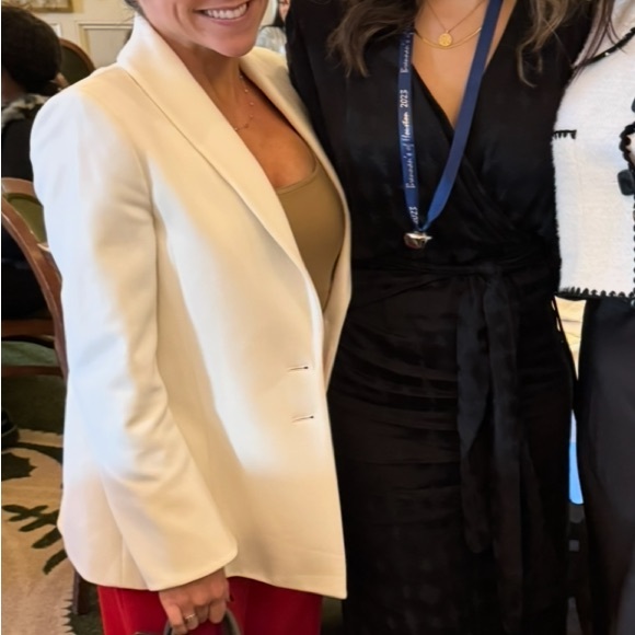 Alice + Olivia Fitted Blazer - Picture 7 of 8